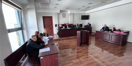 Powiększ grafikę: -czy-mozna-bezkarnie-nazwac-kogos-szescdziesiona-w-internecie--643504.jpg