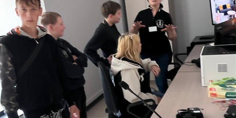 Powiększ grafikę: -czy-mozna-bezkarnie-nazwac-kogos-szescdziesiona-w-internecie--643514.jpg