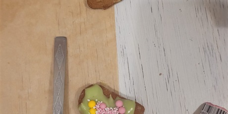 Powiększ grafikę: pieczenie-swiatecznych-pierniczkow-578344.jpg