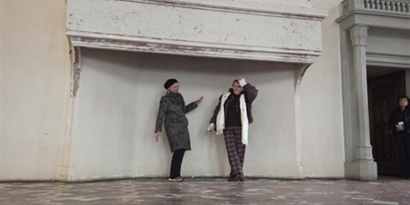 Powiększ grafikę: za-murami-najwiekszego-zamku-w-europie-668635.jpg